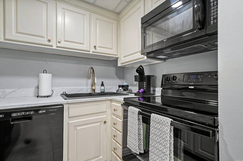 THE BEST DEAL IN BEACON MANOR! Welcome to your perfect lake - photo 16