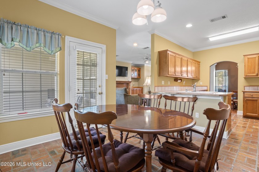Welcome home to the highly sought-after Northwood Hills - photo 17