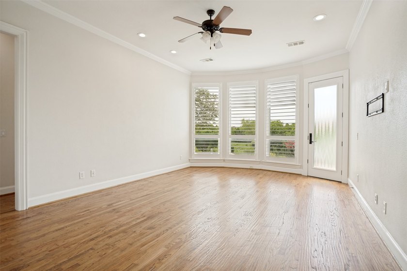 Welcome home to this stunning, move-in ready Huntington home - photo 17