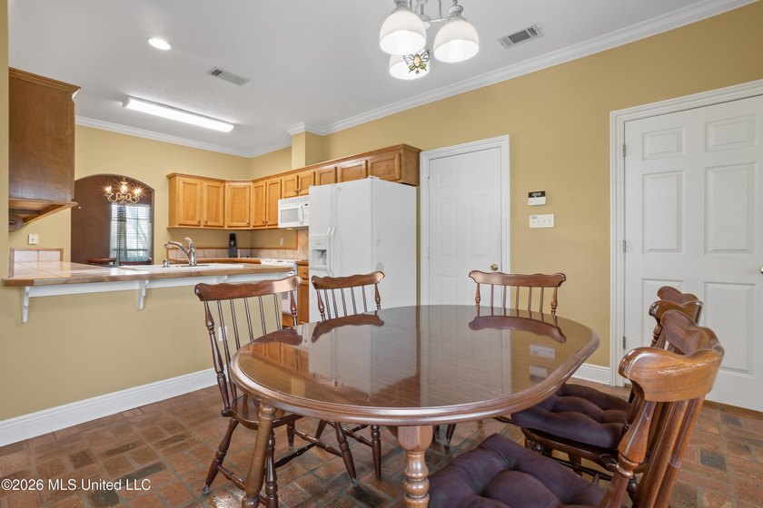 Welcome home to the highly sought-after Northwood Hills - photo 18