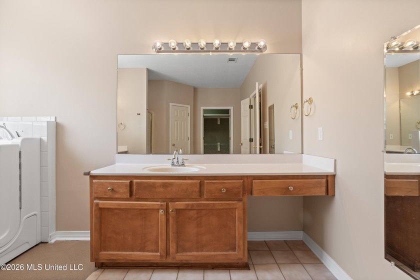 Welcome home to the highly sought-after Northwood Hills - photo 23