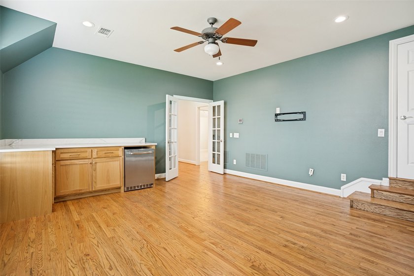 Welcome home to this stunning, move-in ready Huntington home - photo 23