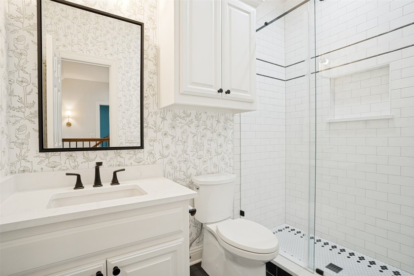 Welcome home to this stunning, move-in ready Huntington home - photo 24