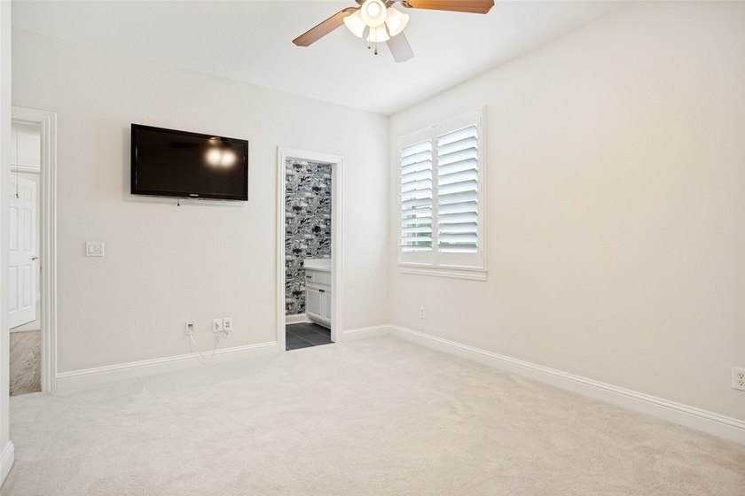 Welcome home to this stunning, move-in ready Huntington home - photo 25