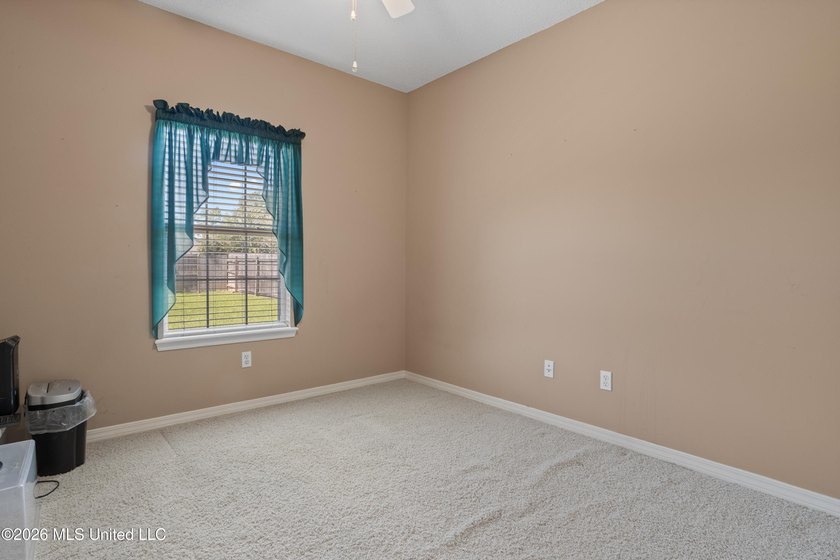 Welcome home to the highly sought-after Northwood Hills - photo 28