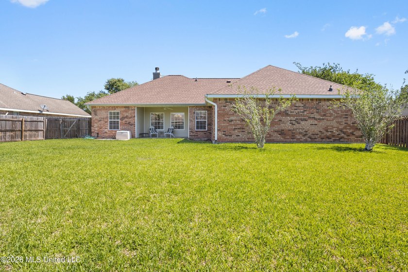Welcome home to the highly sought-after Northwood Hills - photo 30