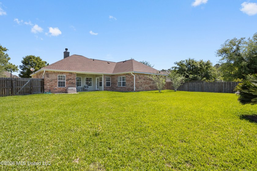 Welcome home to the highly sought-after Northwood Hills - photo 31