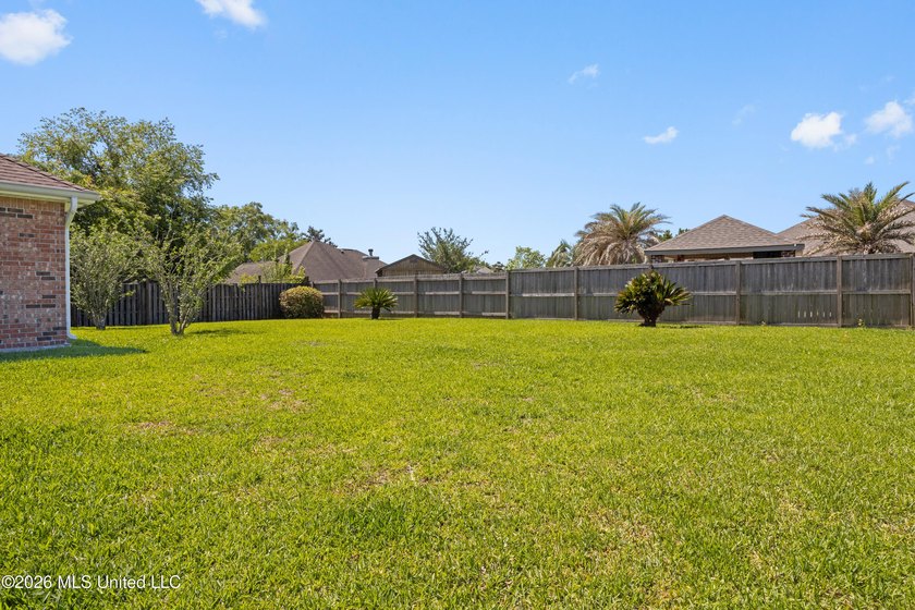 Welcome home to the highly sought-after Northwood Hills - photo 32