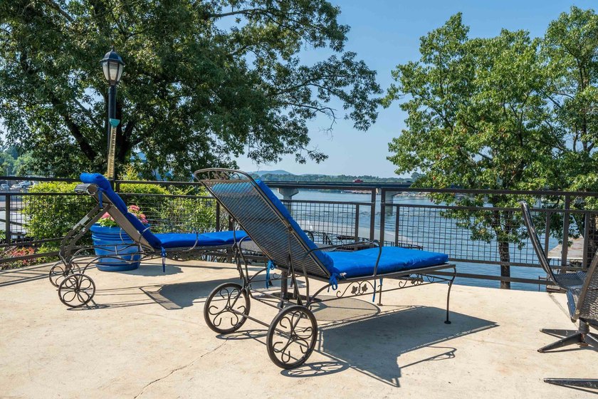 THE BEST DEAL IN BEACON MANOR! Welcome to your perfect lake - photo 33