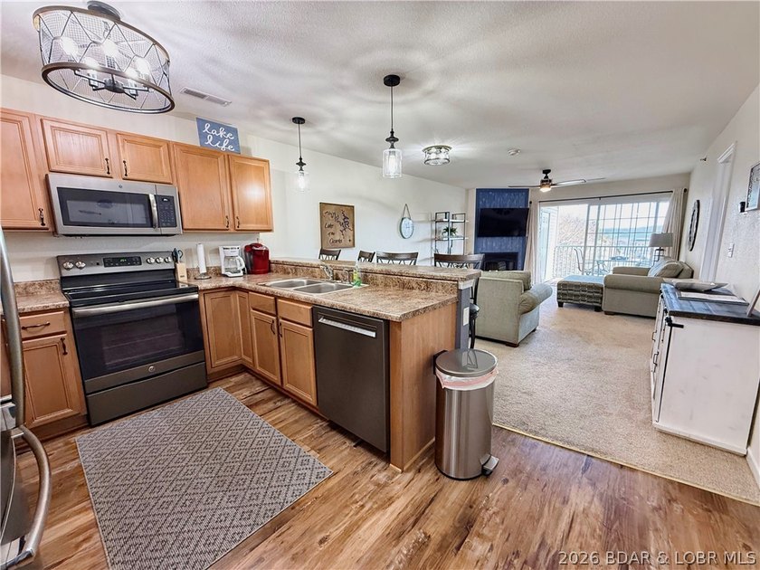 Wake up to stunning lake views and enjoy effortless Ozarks - photo 3