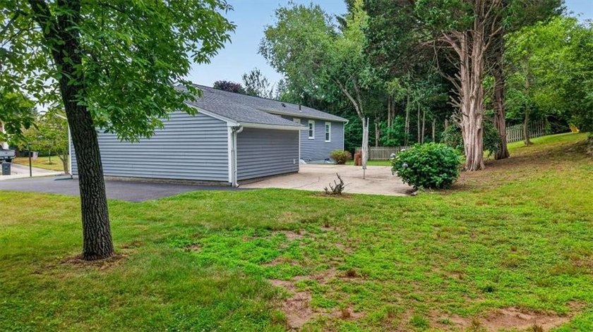 Welcome to Pilgrim Estates! Nestled on a beautifully manicured - photo 31