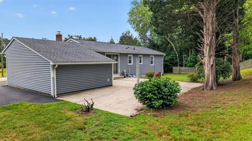 Welcome to Pilgrim Estates! Nestled on a beautifully manicured - photo 32