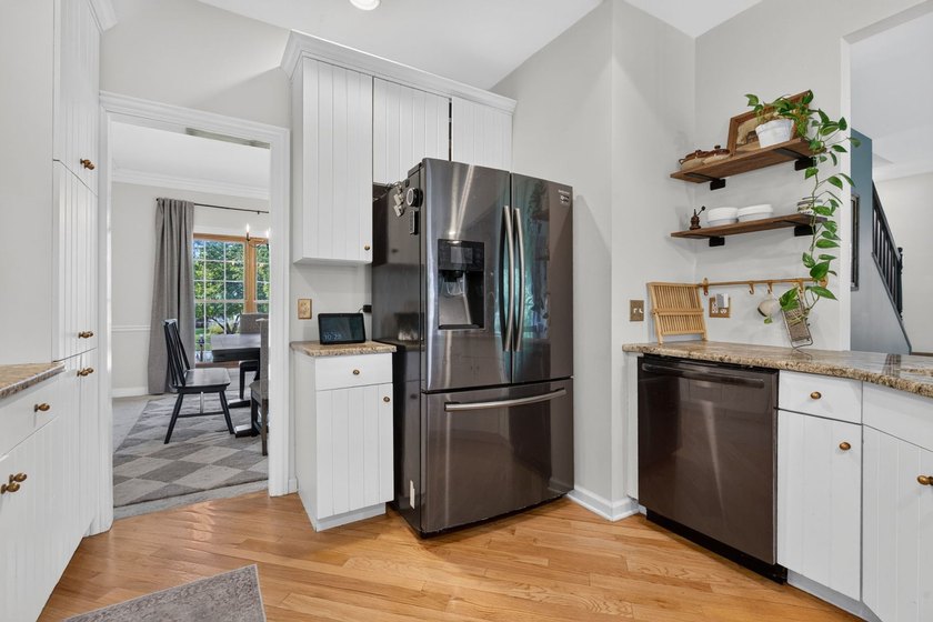 ## Luxury Meets Serenity in Mill Creek: A Waterfront Masterpiece - photo 11