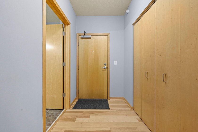 Discover this top floor condo offering over 1,300 square feet of - photo 4