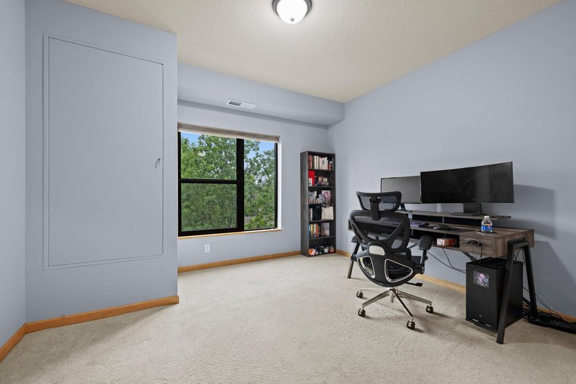 Discover this top floor condo offering over 1,300 square feet of - photo 8