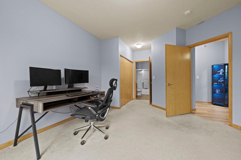 Discover this top floor condo offering over 1,300 square feet of - photo 9