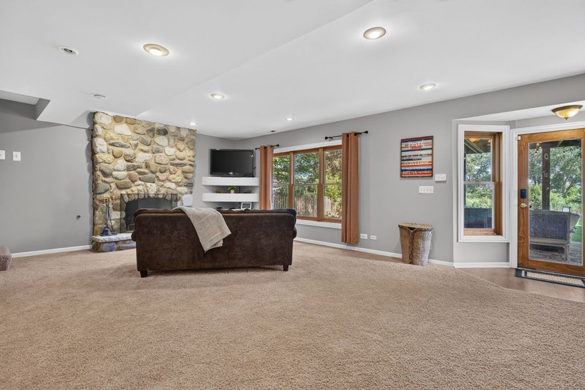 ## Luxury Meets Serenity in Mill Creek: A Waterfront Masterpiece - photo 30