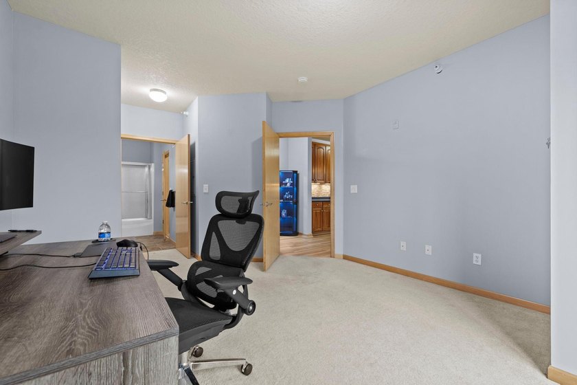 Discover this top floor condo offering over 1,300 square feet of - photo 10