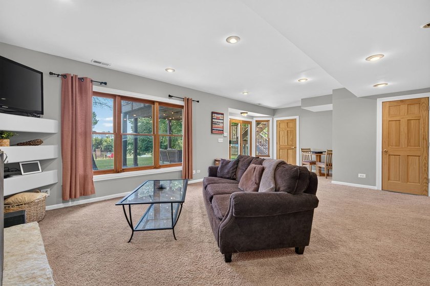 ## Luxury Meets Serenity in Mill Creek: A Waterfront Masterpiece - photo 32