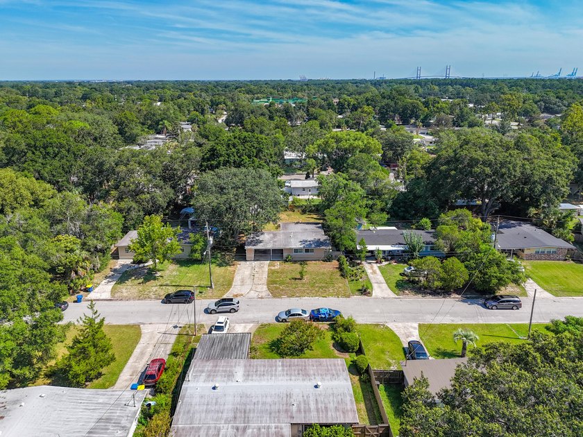 3 bedroom on nearly a quarter acre with no HOA and a real path - photo 34