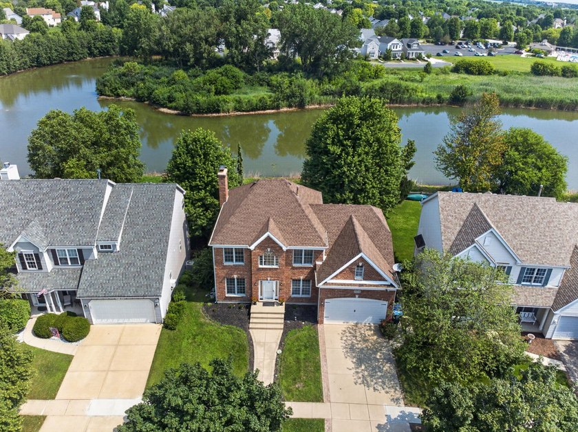 ## Luxury Meets Serenity in Mill Creek: A Waterfront Masterpiece - photo 38
