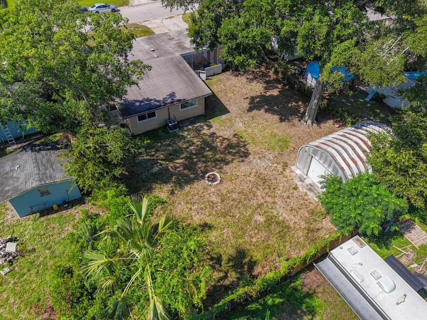 3 bedroom on nearly a quarter acre with no HOA and a real path - photo 38