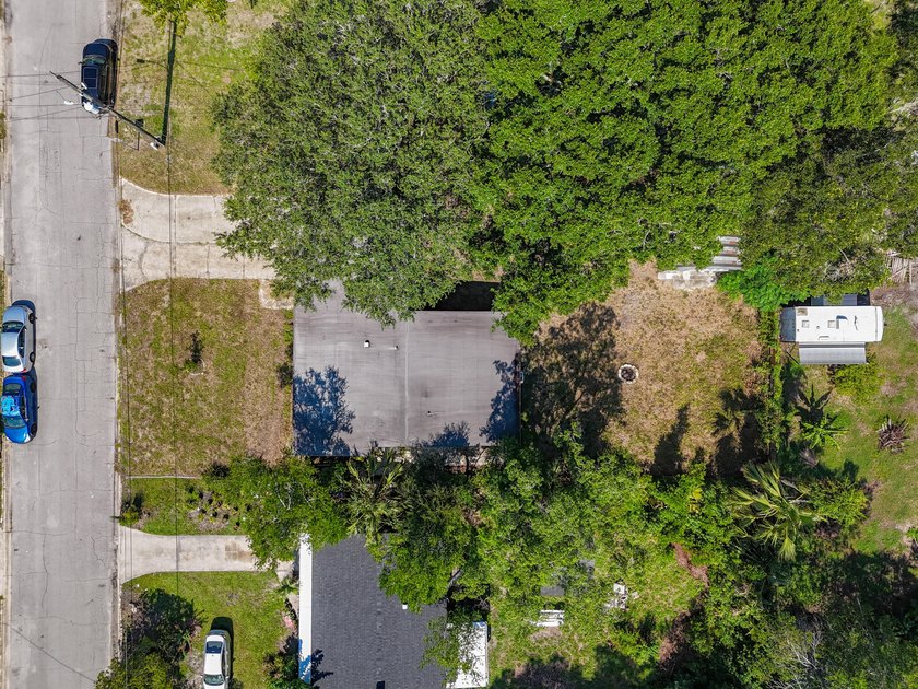 3 bedroom on nearly a quarter acre with no HOA and a real path - photo 40
