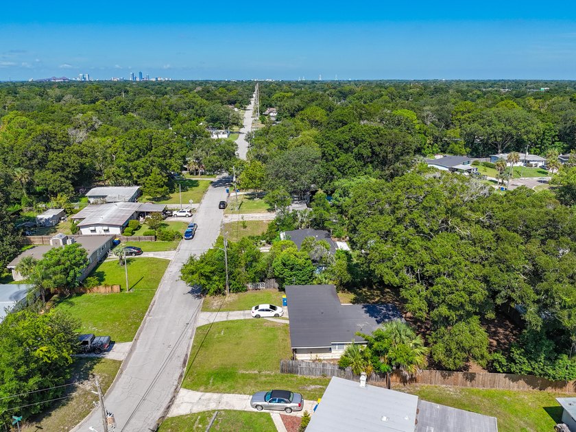3 bedroom on nearly a quarter acre with no HOA and a real path - photo 44
