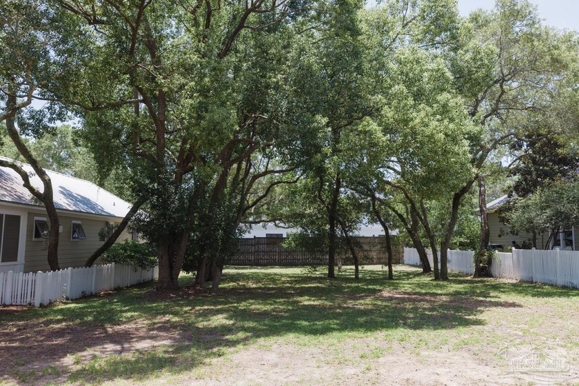Nestled in the charming Driftwood community of Gulf Breeze - photo 8