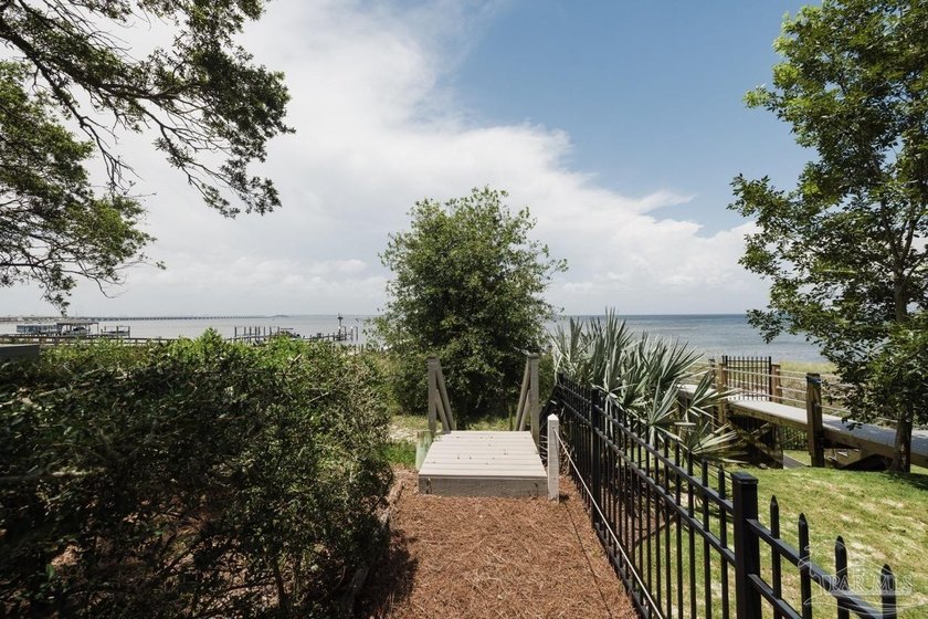 Nestled in the charming Driftwood community of Gulf Breeze - photo 10