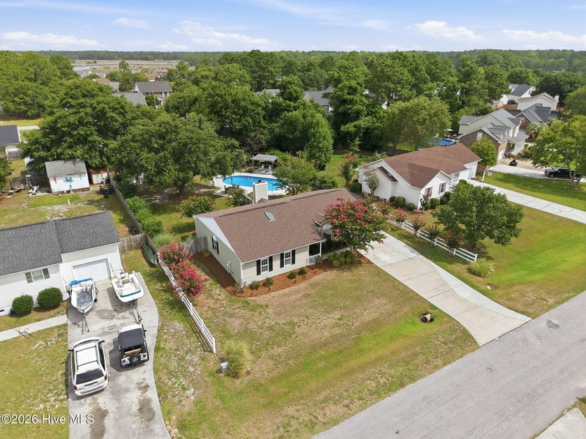 Welcome home to this meticulously maintained 4-bedroom, 2-bath - photo 5
