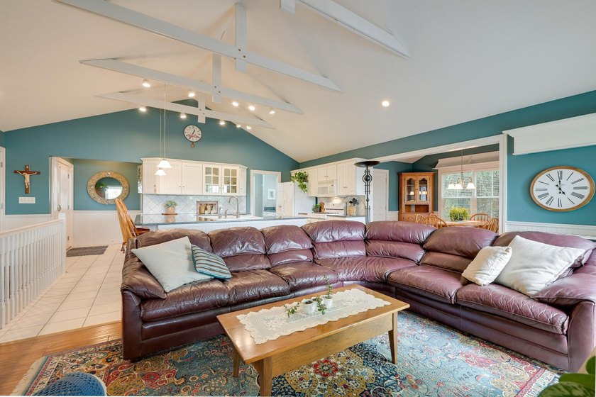 Absolutely stunning 4 Bedroom Ranch Home nestled in the highly - photo 15