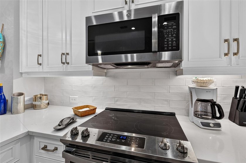 Welcome to this exceptional 2023 custom-built Venetian model - photo 23