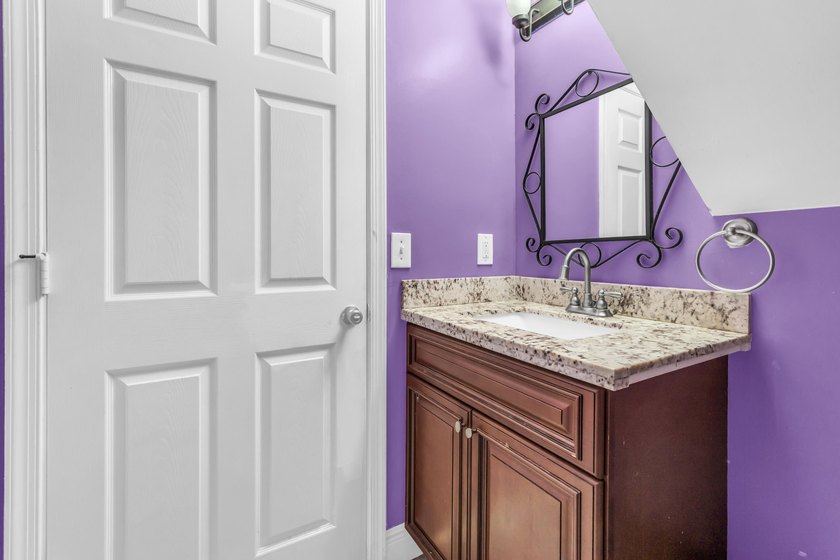 Welcome to this spacious three-bedroom, two-and-a-half-bath - photo 25
