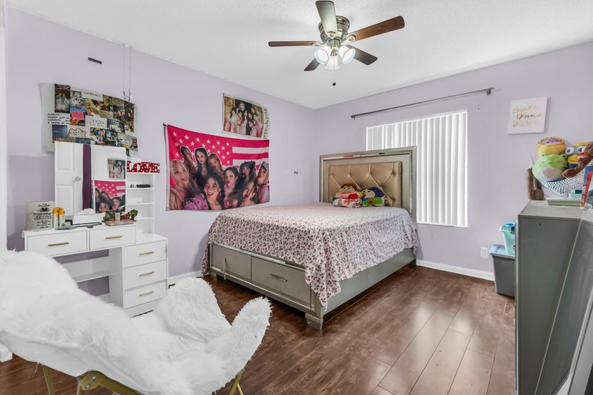 Welcome to this spacious three-bedroom, two-and-a-half-bath - photo 31