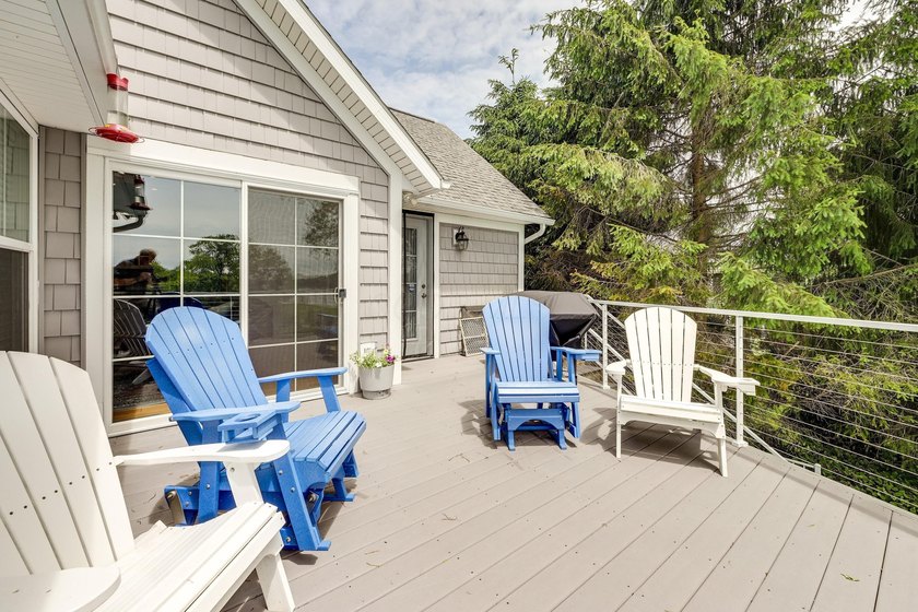 Absolutely stunning 4 Bedroom Ranch Home nestled in the highly - photo 32
