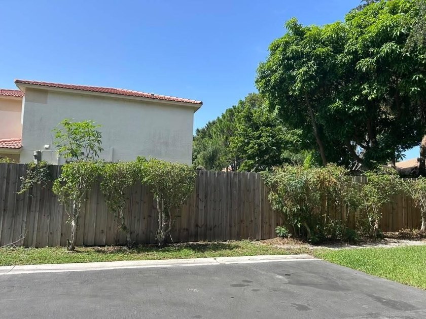 Welcome to this spacious three-bedroom, two-and-a-half-bath - photo 43