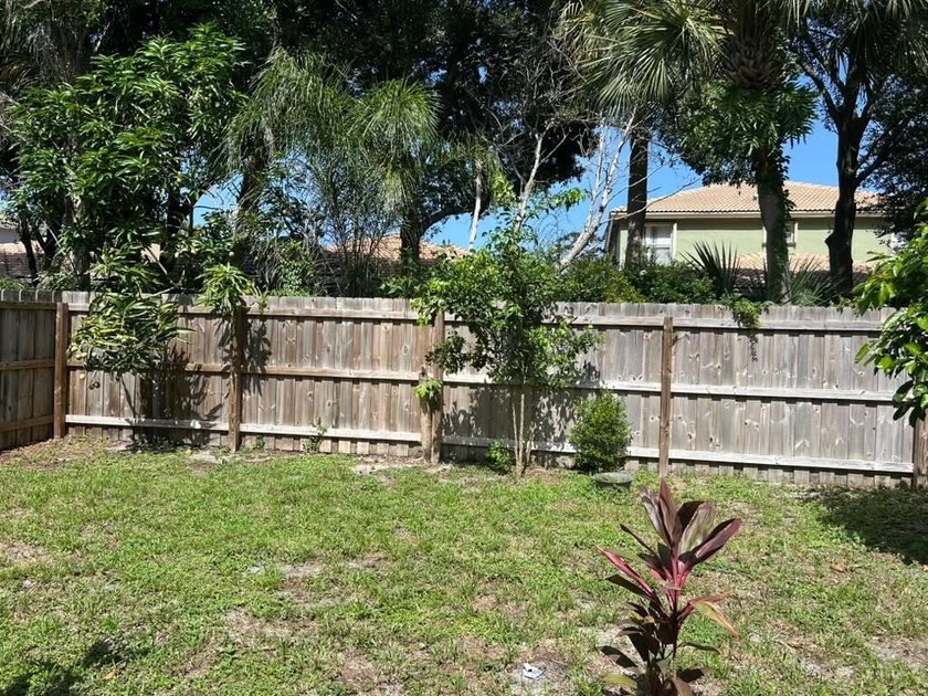 Welcome to this spacious three-bedroom, two-and-a-half-bath - photo 46