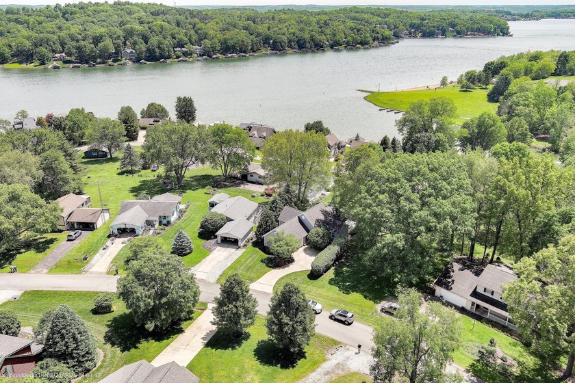 Absolutely stunning 4 Bedroom Ranch Home nestled in the highly - photo 57
