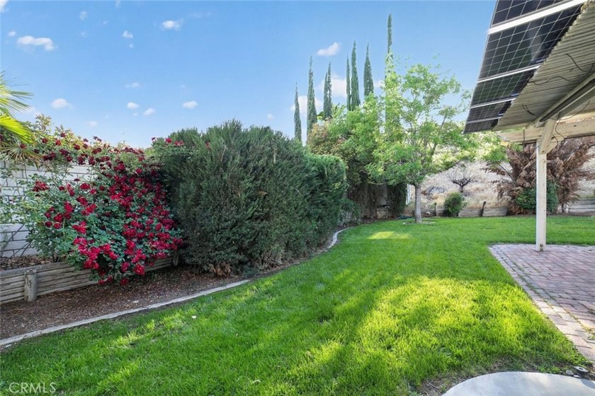 Expansive Victorville residence offering 4650 sq ft of living - photo 3
