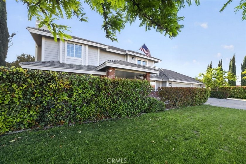 Expansive Victorville residence offering 4650 sq ft of living - photo 6