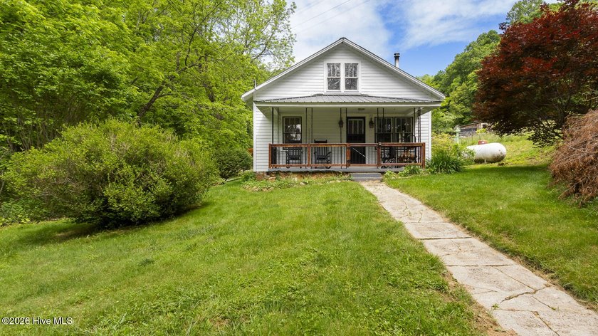 Discover a rare opportunity to own a charming 1940s mountain - photo 8