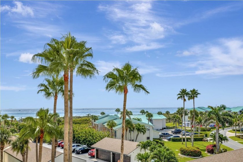 OCEAN VIEWS! Panoramic ocean views from this stunning 3 bedroom - photo 37