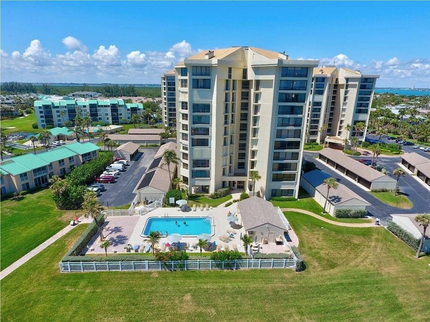 OCEAN VIEWS! Panoramic ocean views from this stunning 3 bedroom - photo 38