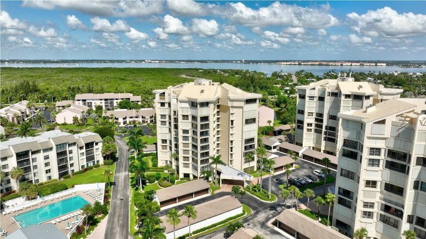 OCEAN VIEWS! Panoramic ocean views from this stunning 3 bedroom - photo 42