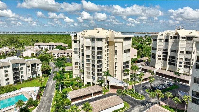 OCEAN VIEWS! Panoramic ocean views from this stunning 3 bedroom - photo 45