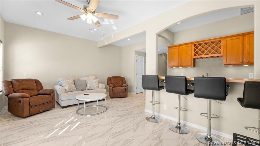 Hard-to-find end-unit townhome in the heart of Lake Ozark with - photo 9