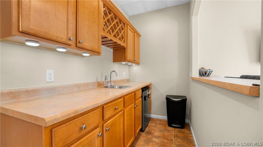 Hard-to-find end-unit townhome in the heart of Lake Ozark with - photo 10