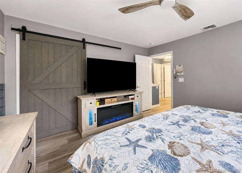 Move right into this beautifully maintained home in North - photo 11