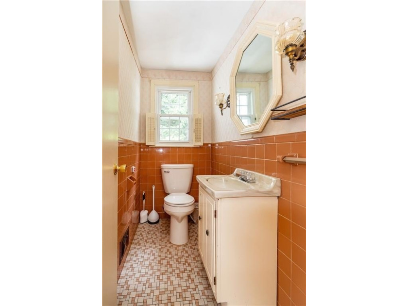 Opportunity awaits in this classic 3-bedroom, 1.1-bath Colonial - photo 11